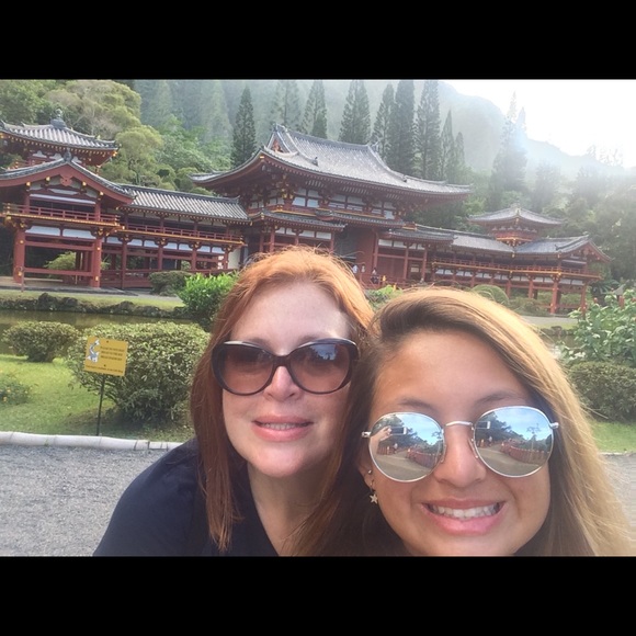 Meet your Posher, Theresa 🎉POSH AMBASSADOR 🎉 - Picture 4 of 8